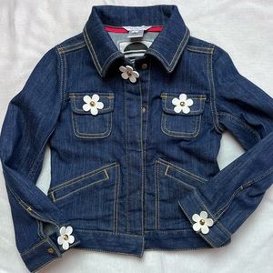 Cute denim jacket with daisies.